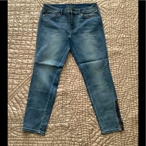 WHBM Skimmer Ankle Jeans w garnet trim